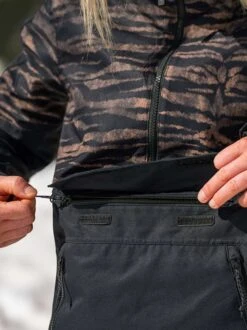 Volcom Ladies Mirror Shell Pullover 2022-2023 24 Volcom Ladies Mirror Shell Pullover 2022-2023 -Summit Ski volcom ladies mirror shell pullover 2022 2023 ski pro 103802043